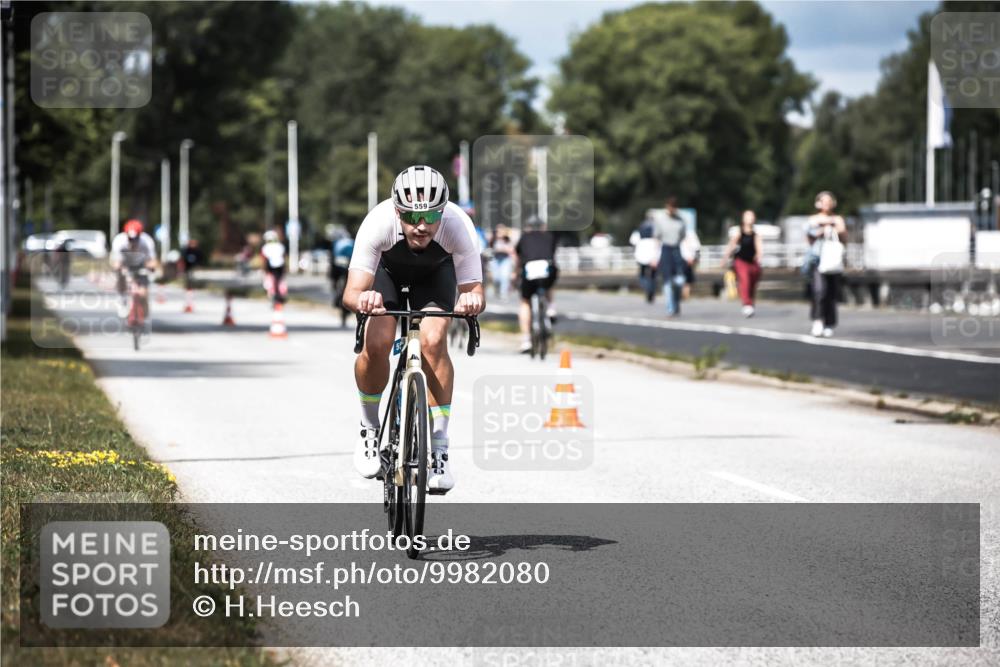 16.08.2026 - KN Förde Triathlon 2026 H.Heesch http://msf.ph/oto/9982080 16.08.2026 12:53:06 Radfahren 502, 535, 559, 587, 701, 733 meine-sportfotos.de