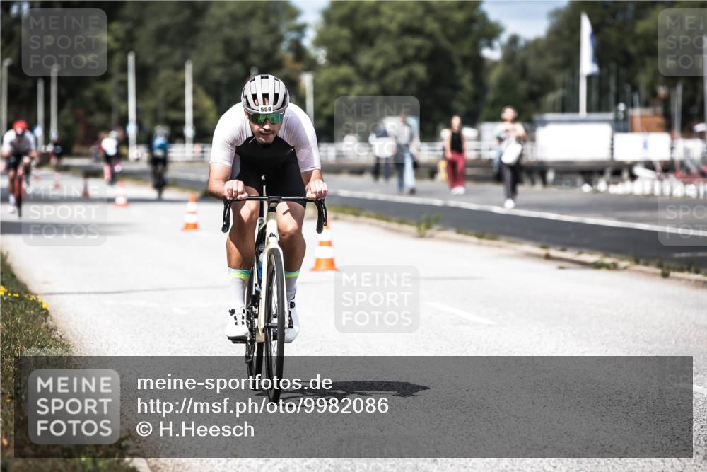 16.08.2026 - KN Förde Triathlon 2026 H.Heesch http://msf.ph/oto/9982086 16.08.2026 12:53:06 Radfahren 502, 535, 559, 587, 701, 733 meine-sportfotos.de