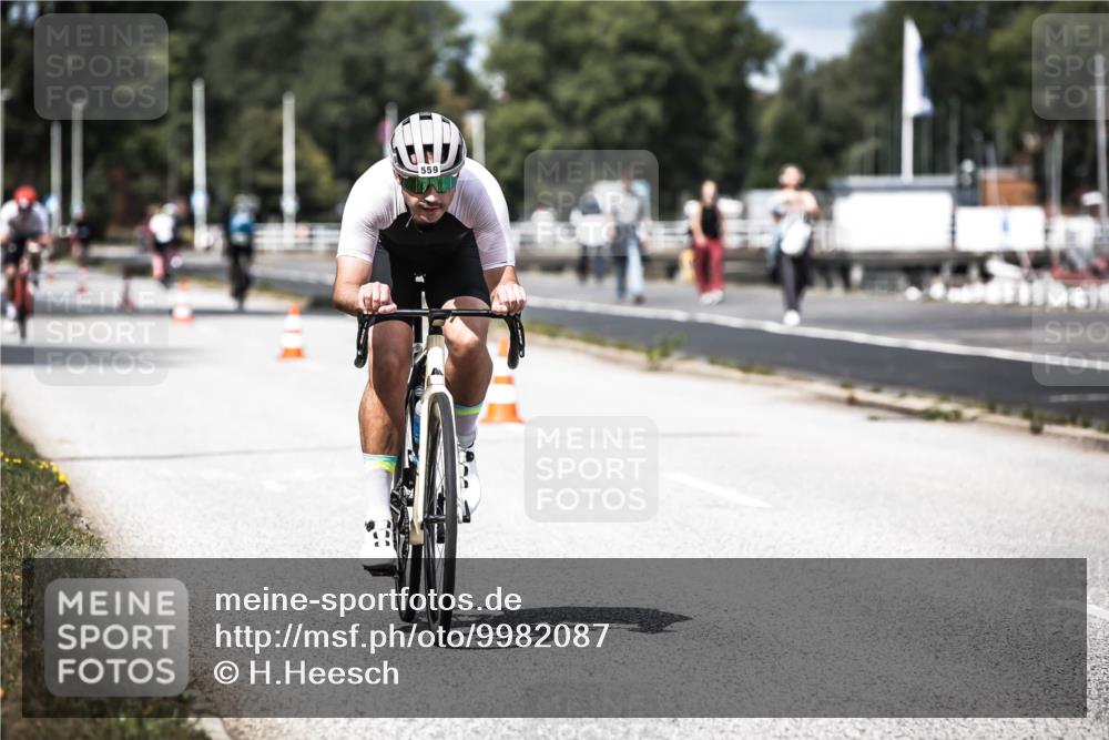 16.08.2026 - KN Förde Triathlon 2026 H.Heesch http://msf.ph/oto/9982087 16.08.2026 12:53:06 Radfahren 502, 535, 559, 587, 701, 733 meine-sportfotos.de