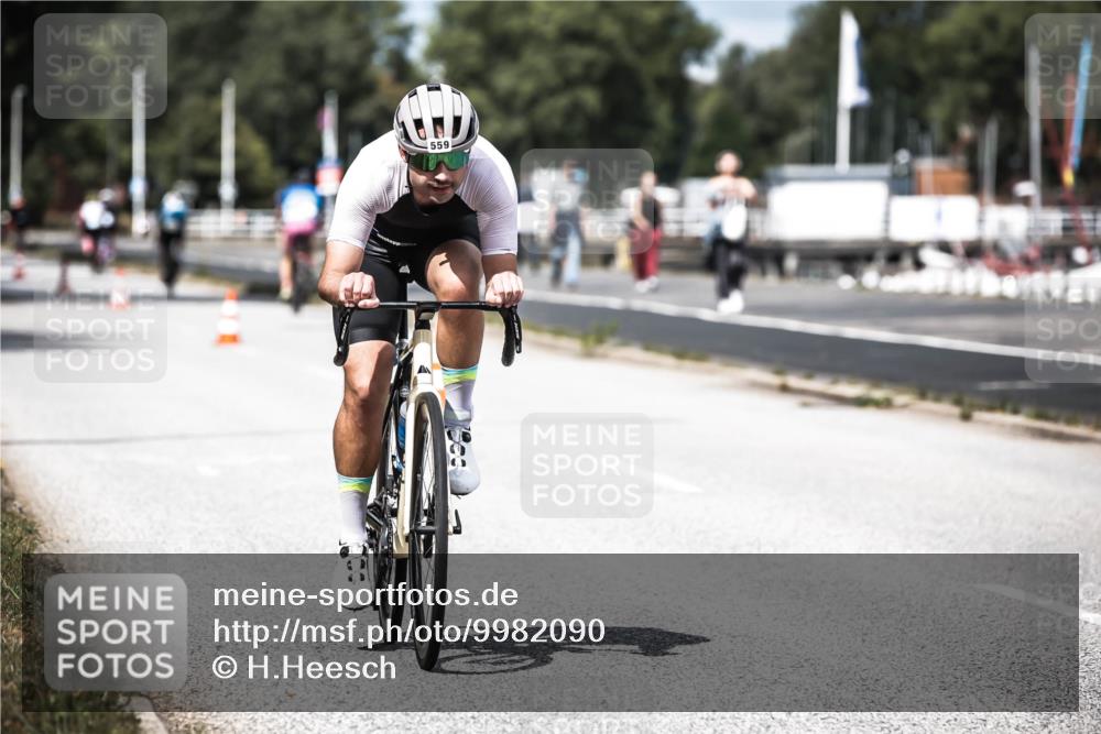 16.08.2026 - KN Förde Triathlon 2026 H.Heesch http://msf.ph/oto/9982090 16.08.2026 12:53:06 Radfahren 502, 535, 559, 587, 701, 733 meine-sportfotos.de