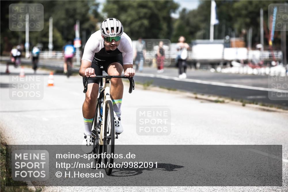 16.08.2026 - KN Förde Triathlon 2026 H.Heesch http://msf.ph/oto/9982091 16.08.2026 12:53:06 Radfahren 502, 535, 559, 587, 701, 733 meine-sportfotos.de