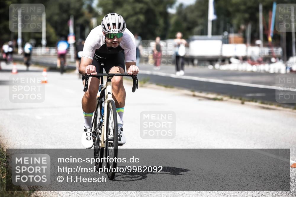 16.08.2026 - KN Förde Triathlon 2026 H.Heesch http://msf.ph/oto/9982092 16.08.2026 12:53:06 Radfahren 502, 535, 559, 587, 701, 733 meine-sportfotos.de