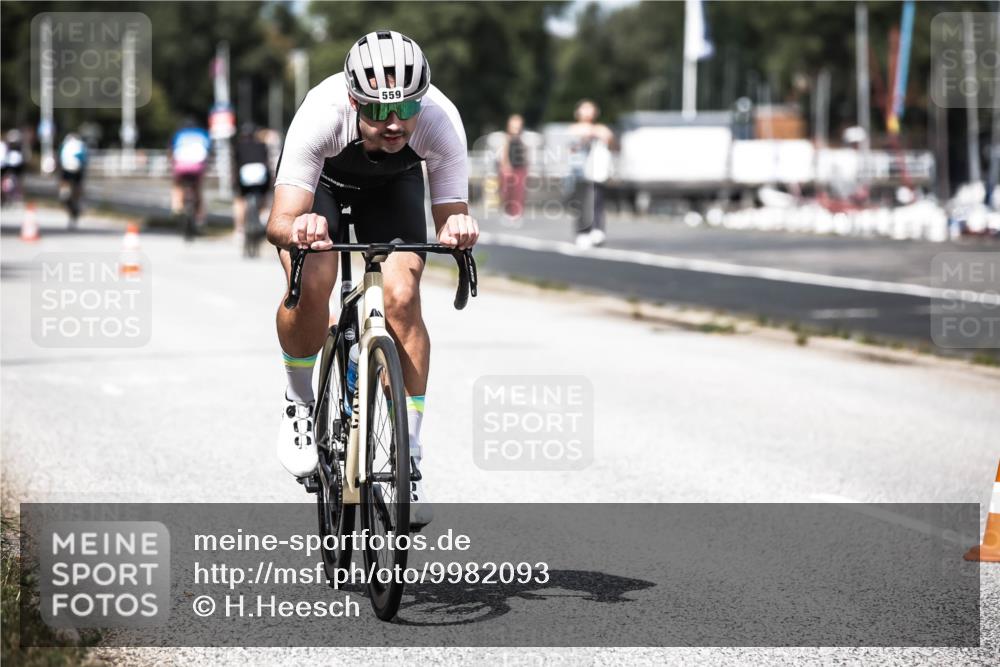 16.08.2026 - KN Förde Triathlon 2026 H.Heesch http://msf.ph/oto/9982093 16.08.2026 12:53:06 Radfahren 502, 535, 559, 587, 701, 733 meine-sportfotos.de