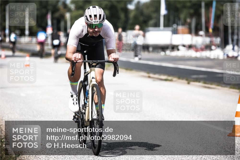 16.08.2026 - KN Förde Triathlon 2026 H.Heesch http://msf.ph/oto/9982094 16.08.2026 12:53:06 Radfahren 502, 535, 559, 587, 701, 733 meine-sportfotos.de