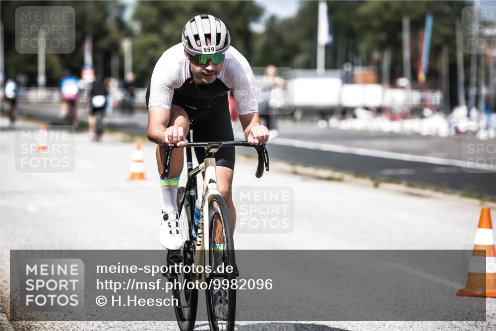 16.08.2026 - KN Förde Triathlon 2026 H.Heesch http://msf.ph/oto/9982096 16.08.2026 12:53:06 Radfahren 502, 535, 559, 587, 701, 733 meine-sportfotos.de