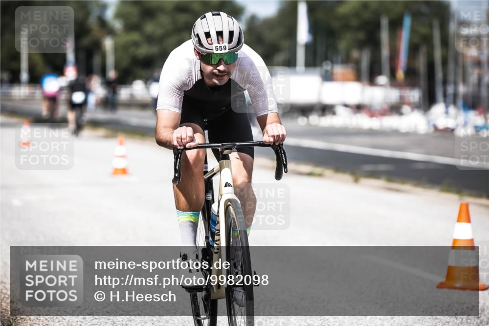 16.08.2026 - KN Förde Triathlon 2026 H.Heesch http://msf.ph/oto/9982098 16.08.2026 12:53:07 Radfahren 535, 559, 587, 701, 733 meine-sportfotos.de