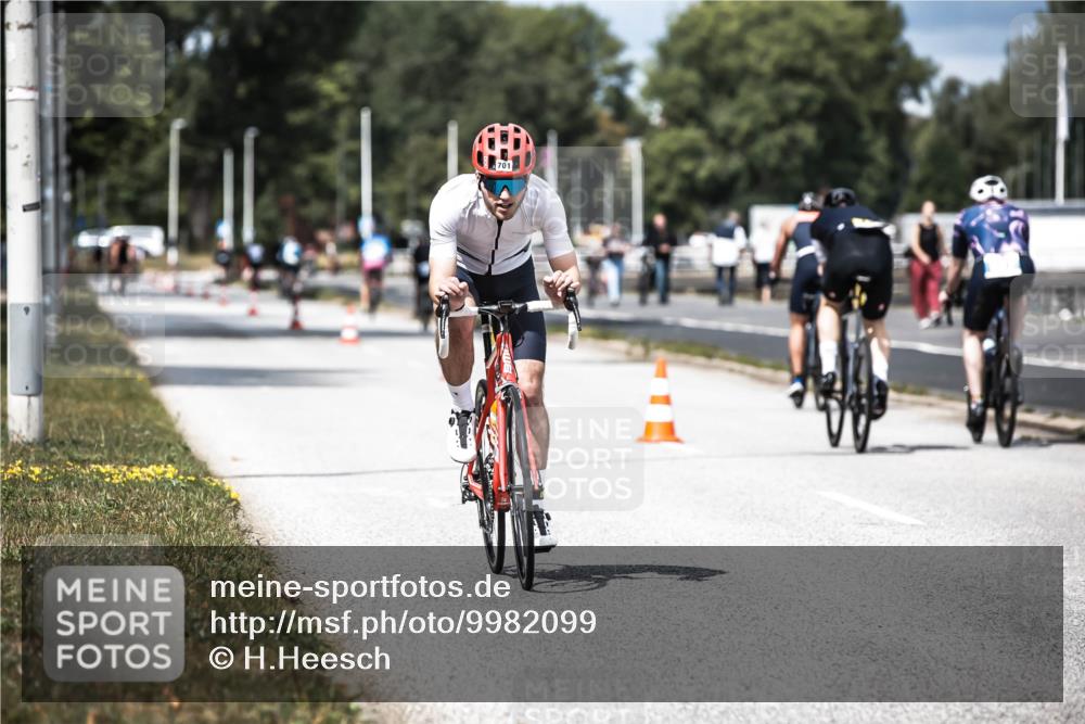 16.08.2026 - KN Förde Triathlon 2026 H.Heesch http://msf.ph/oto/9982099 16.08.2026 12:53:10 Radfahren 561, 701 meine-sportfotos.de