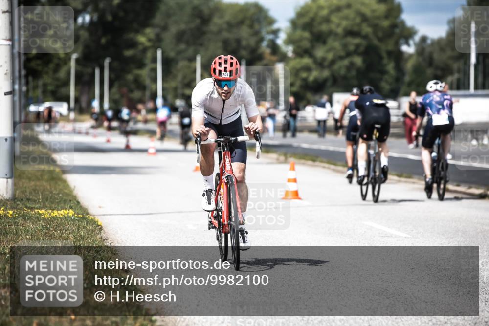 16.08.2026 - KN Förde Triathlon 2026 H.Heesch http://msf.ph/oto/9982100 16.08.2026 12:53:10 Radfahren 561, 701 meine-sportfotos.de