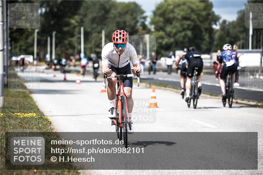 16.08.2026 - KN Förde Triathlon 2026 H.Heesch http://msf.ph/oto/9982101 16.08.2026 12:53:10 Radfahren 561, 701 meine-sportfotos.de