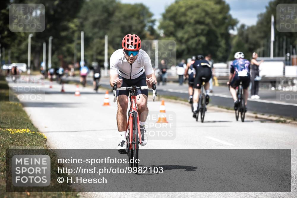 16.08.2026 - KN Förde Triathlon 2026 H.Heesch http://msf.ph/oto/9982103 16.08.2026 12:53:10 Radfahren 561, 701 meine-sportfotos.de