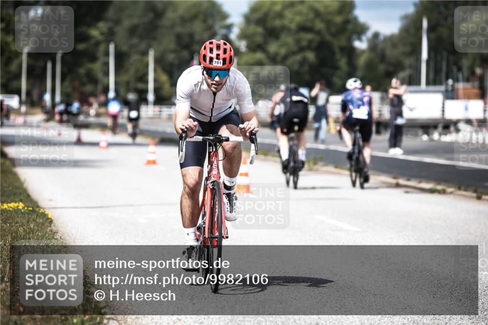 16.08.2026 - KN Förde Triathlon 2026 H.Heesch http://msf.ph/oto/9982106 16.08.2026 12:53:11 Radfahren 561, 701 meine-sportfotos.de