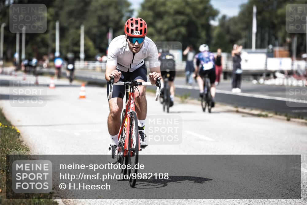 16.08.2026 - KN Förde Triathlon 2026 H.Heesch http://msf.ph/oto/9982108 16.08.2026 12:53:11 Radfahren 561, 701 meine-sportfotos.de