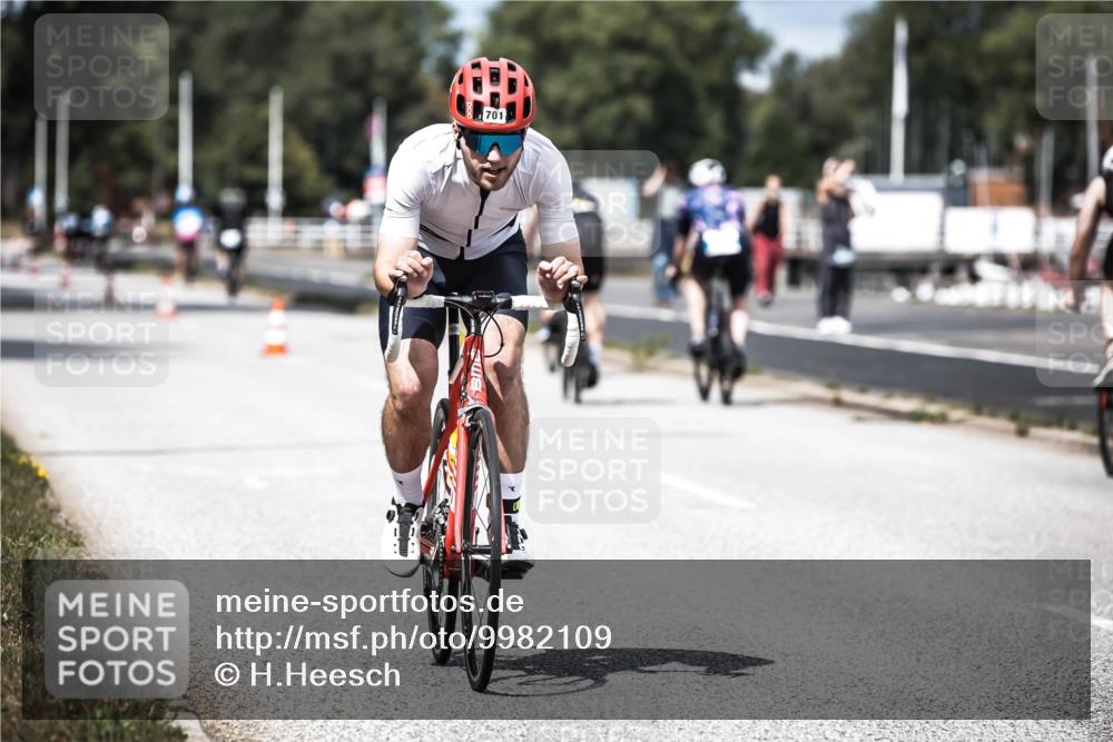 16.08.2026 - KN Förde Triathlon 2026 H.Heesch http://msf.ph/oto/9982109 16.08.2026 12:53:11 Radfahren 561, 701 meine-sportfotos.de