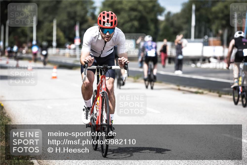 16.08.2026 - KN Förde Triathlon 2026 H.Heesch http://msf.ph/oto/9982110 16.08.2026 12:53:11 Radfahren 561, 701 meine-sportfotos.de