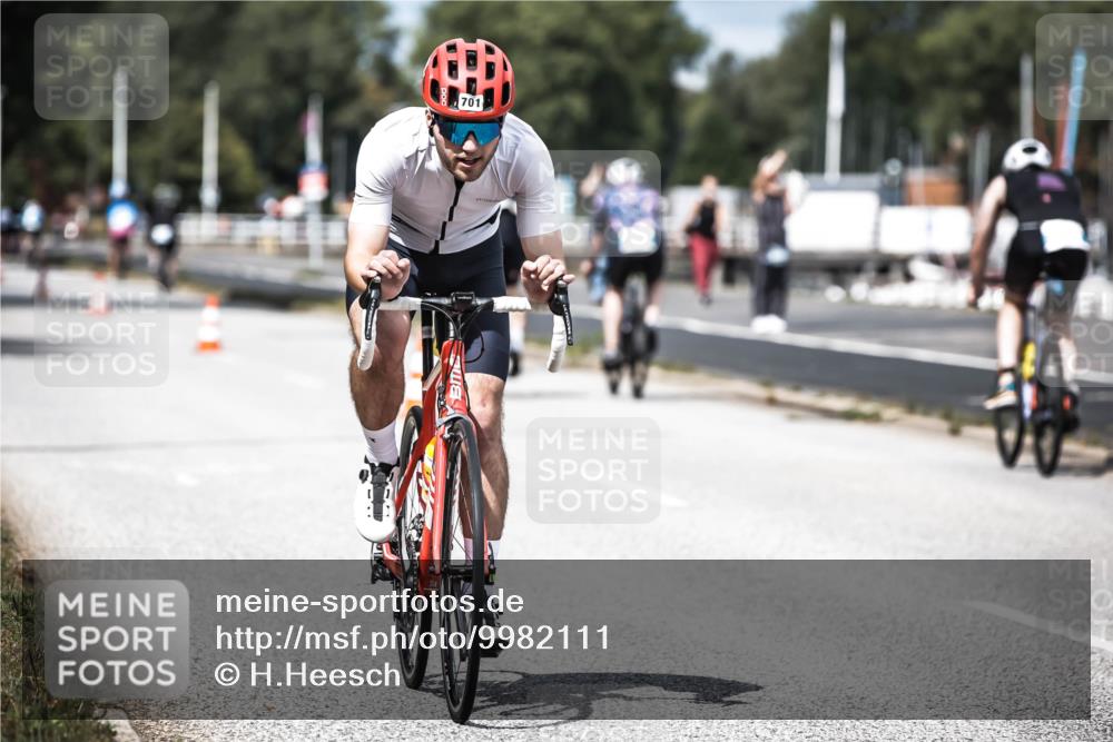 16.08.2026 - KN Förde Triathlon 2026 H.Heesch http://msf.ph/oto/9982111 16.08.2026 12:53:11 Radfahren 561, 701 meine-sportfotos.de