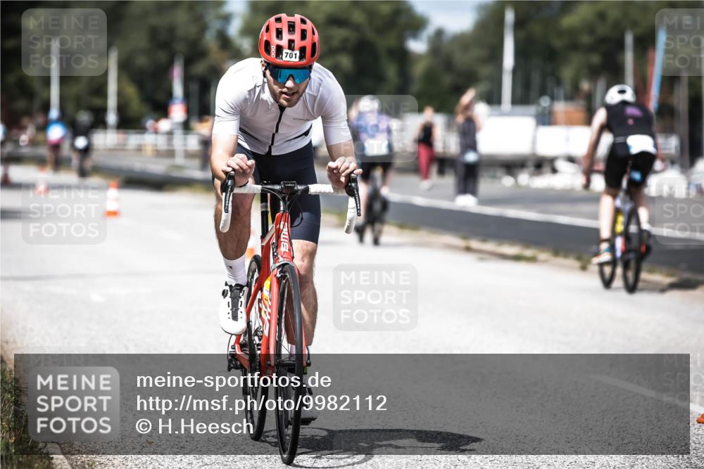 16.08.2026 - KN Förde Triathlon 2026 H.Heesch http://msf.ph/oto/9982112 16.08.2026 12:53:11 Radfahren 561, 701 meine-sportfotos.de