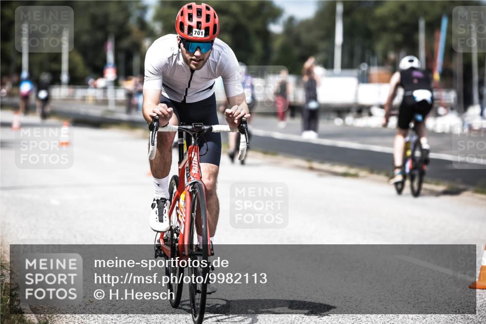 16.08.2026 - KN Förde Triathlon 2026 H.Heesch http://msf.ph/oto/9982113 16.08.2026 12:53:11 Radfahren 561, 701 meine-sportfotos.de
