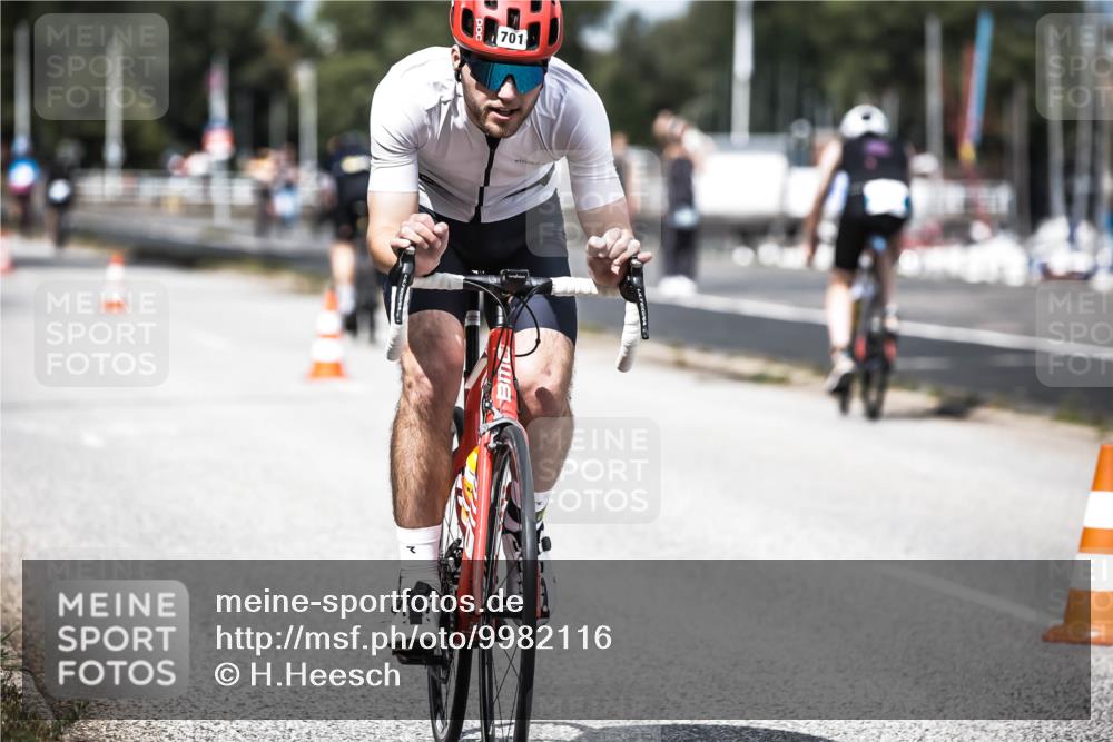 16.08.2026 - KN Förde Triathlon 2026 H.Heesch http://msf.ph/oto/9982116 16.08.2026 12:53:11 Radfahren 561, 701 meine-sportfotos.de