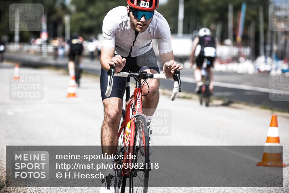 16.08.2026 - KN Förde Triathlon 2026 H.Heesch http://msf.ph/oto/9982118 16.08.2026 12:53:11 Radfahren 561, 701 meine-sportfotos.de