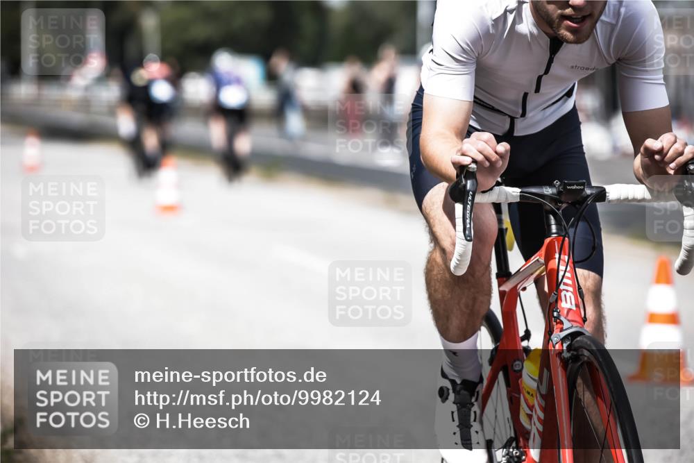 16.08.2026 - KN Förde Triathlon 2026 H.Heesch http://msf.ph/oto/9982124 16.08.2026 12:53:12 Radfahren 561, 701 meine-sportfotos.de