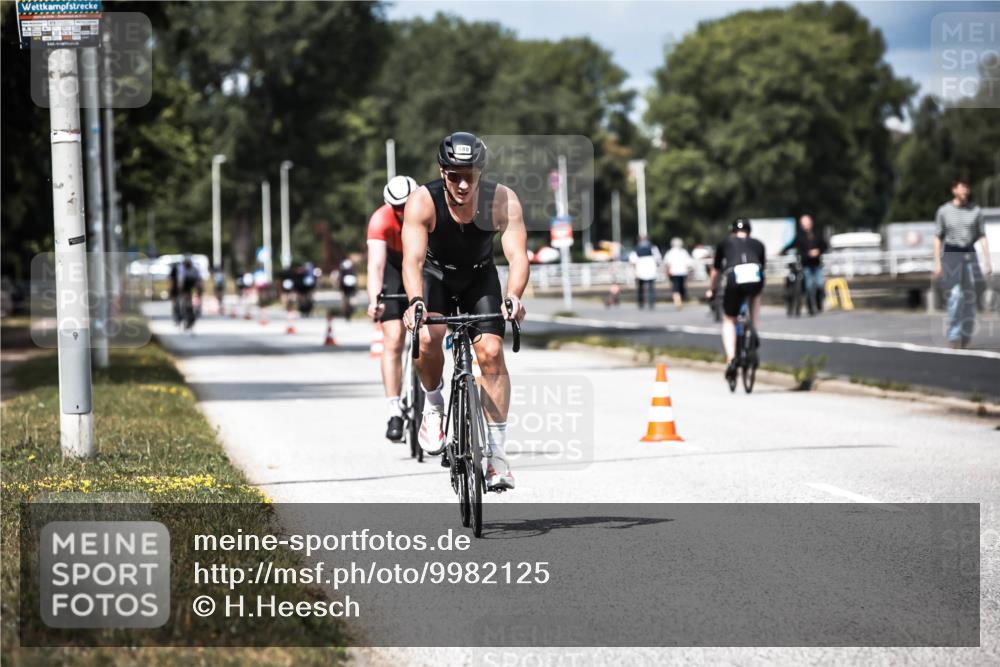 16.08.2026 - KN Förde Triathlon 2026 H.Heesch http://msf.ph/oto/9982125 16.08.2026 12:53:23 Radfahren 517, 556, 569, 588, 719 meine-sportfotos.de