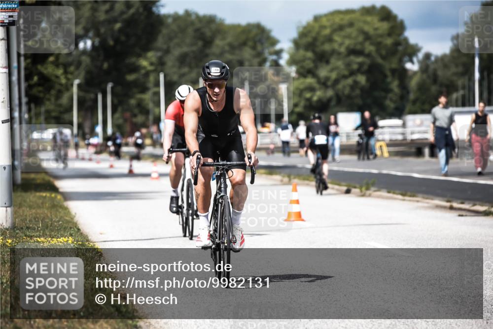 16.08.2026 - KN Förde Triathlon 2026 H.Heesch http://msf.ph/oto/9982131 16.08.2026 12:53:24 Radfahren 517, 556, 569, 588, 719 meine-sportfotos.de