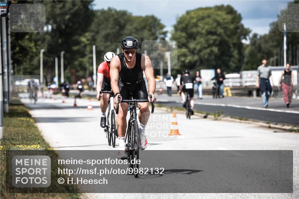 16.08.2026 - KN Förde Triathlon 2026 H.Heesch http://msf.ph/oto/9982132 16.08.2026 12:53:24 Radfahren 517, 556, 569, 588, 719 meine-sportfotos.de