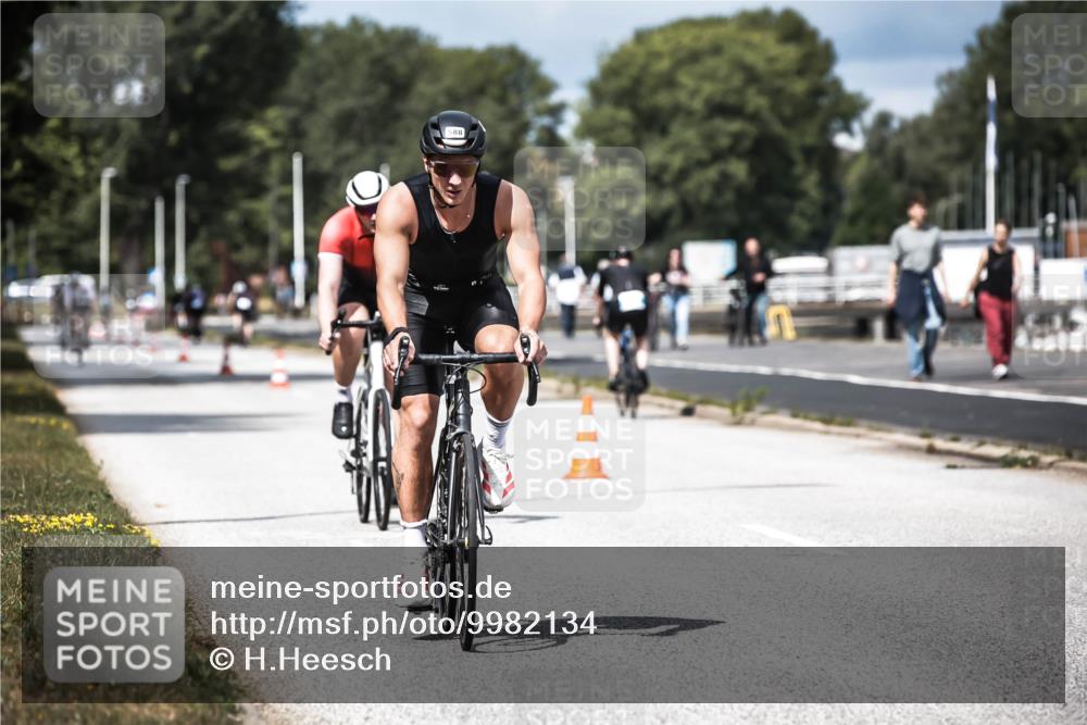 16.08.2026 - KN Förde Triathlon 2026 H.Heesch http://msf.ph/oto/9982134 16.08.2026 12:53:24 Radfahren 517, 556, 569, 588, 719 meine-sportfotos.de