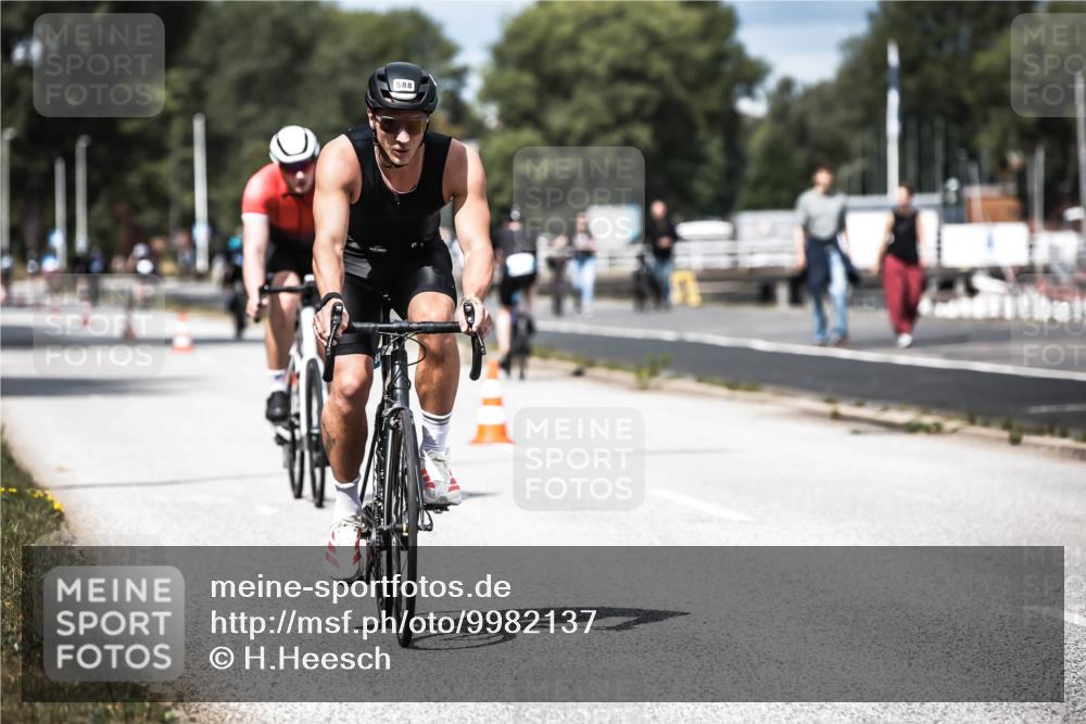 16.08.2026 - KN Förde Triathlon 2026 H.Heesch http://msf.ph/oto/9982137 16.08.2026 12:53:24 Radfahren 517, 556, 569, 588, 719 meine-sportfotos.de