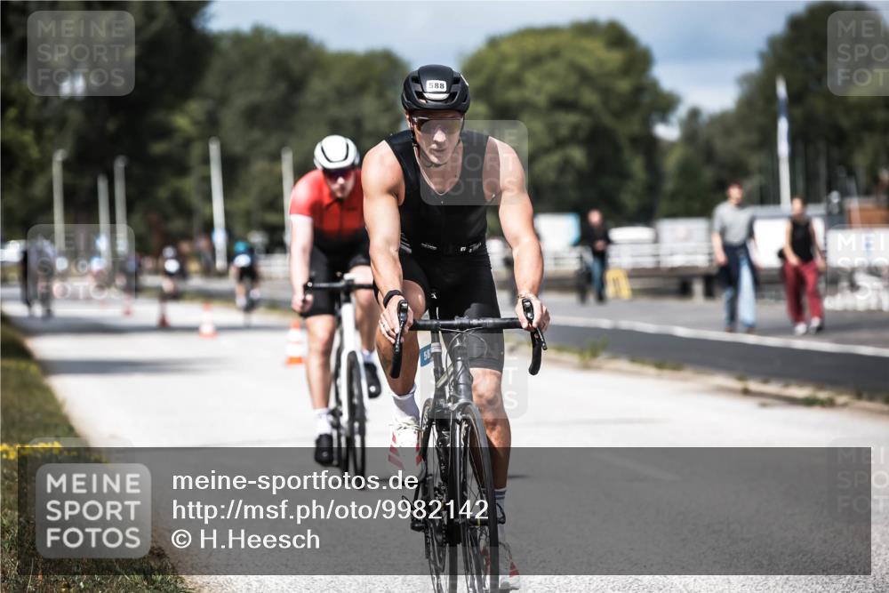 16.08.2026 - KN Förde Triathlon 2026 H.Heesch http://msf.ph/oto/9982142 16.08.2026 12:53:24 Radfahren 517, 556, 569, 588, 719 meine-sportfotos.de
