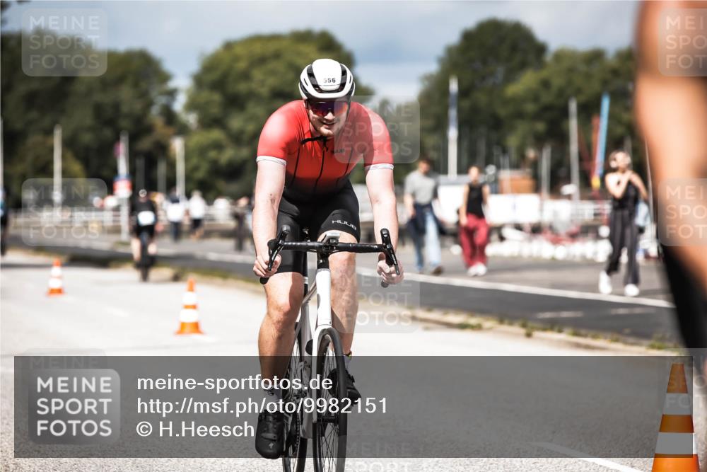16.08.2026 - KN Förde Triathlon 2026 H.Heesch http://msf.ph/oto/9982151 16.08.2026 12:53:25 Radfahren 517, 556, 569, 588, 719 meine-sportfotos.de