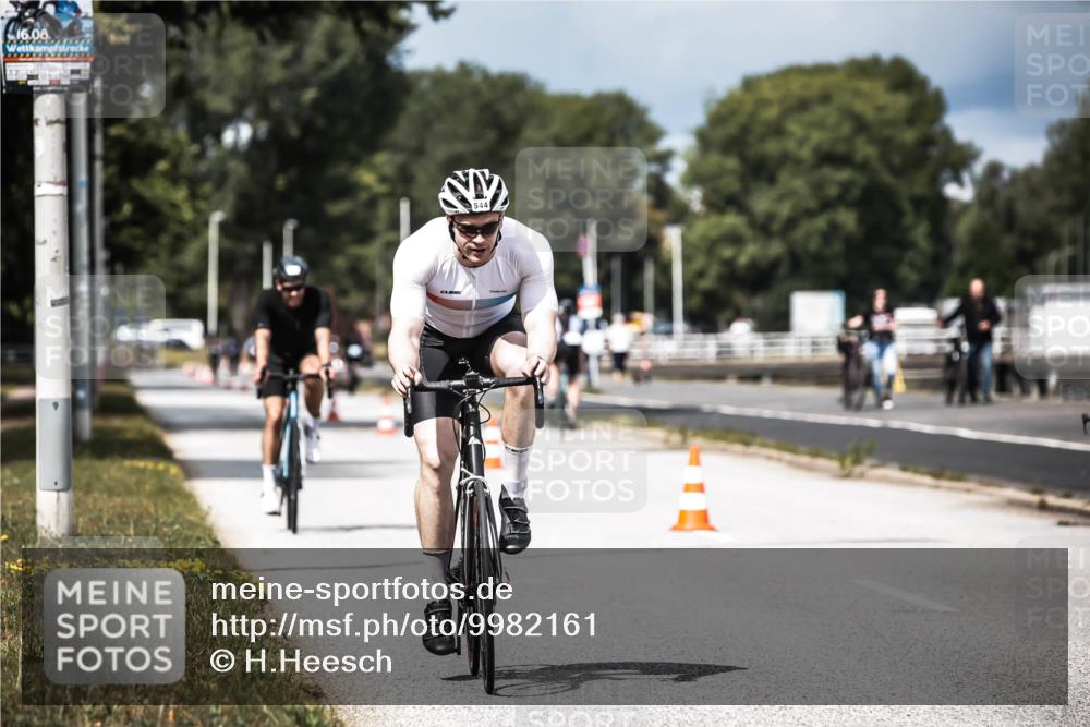 16.08.2026 - KN Förde Triathlon 2026 H.Heesch http://msf.ph/oto/9982161 16.08.2026 12:53:33 Radfahren 544, 575 meine-sportfotos.de