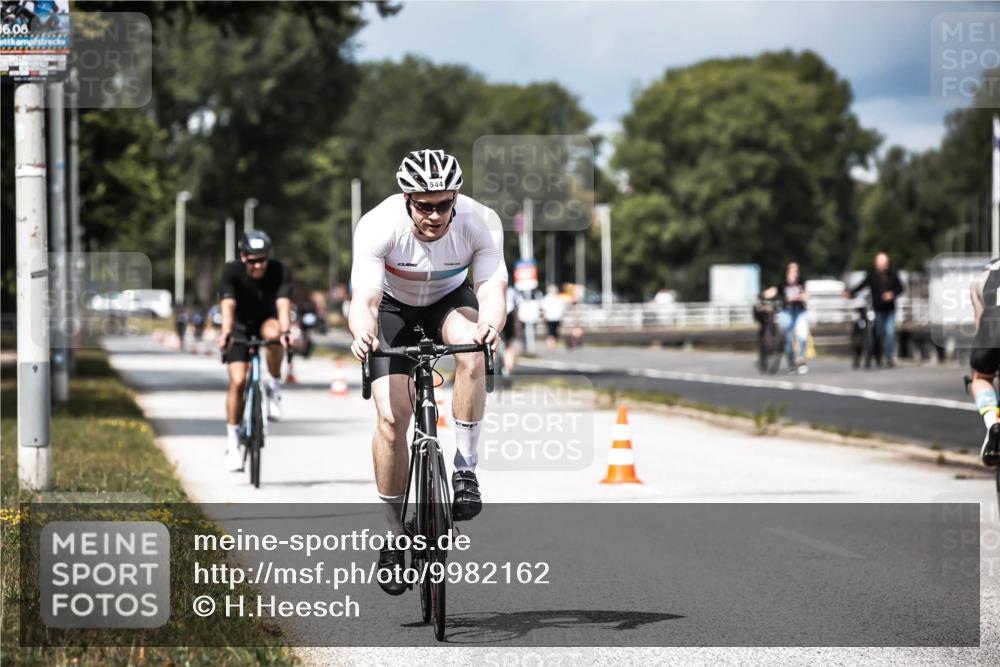 16.08.2026 - KN Förde Triathlon 2026 H.Heesch http://msf.ph/oto/9982162 16.08.2026 12:53:33 Radfahren 544, 575 meine-sportfotos.de