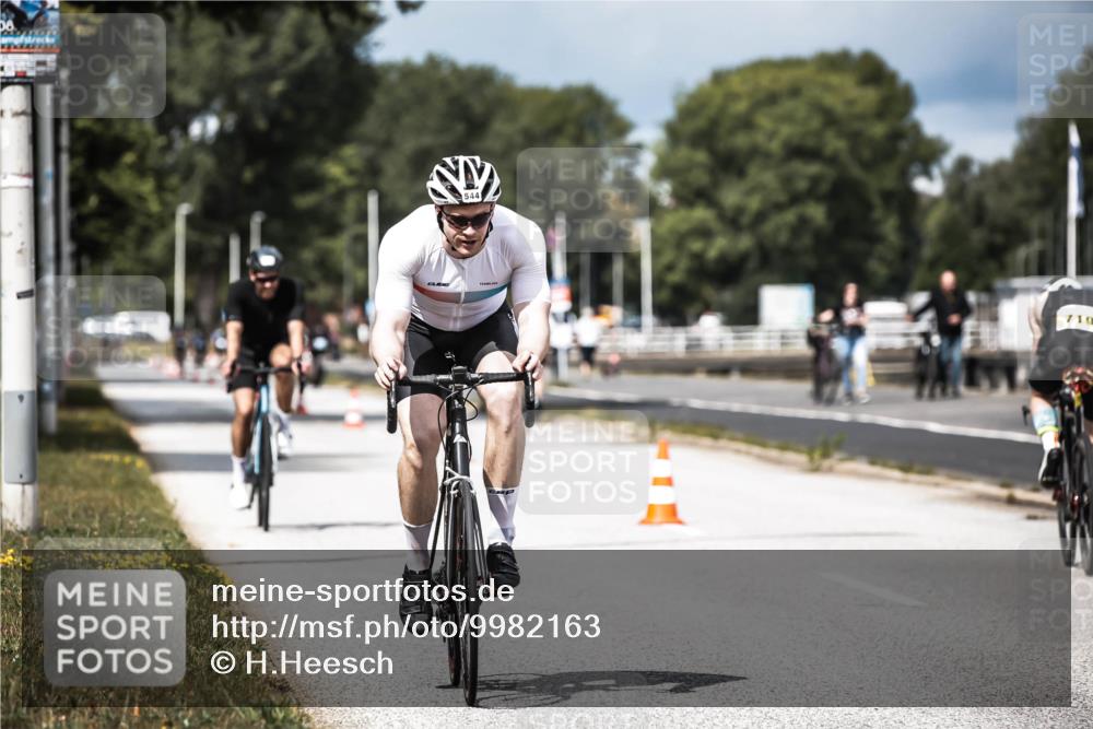 16.08.2026 - KN Förde Triathlon 2026 H.Heesch http://msf.ph/oto/9982163 16.08.2026 12:53:33 Radfahren 544, 575 meine-sportfotos.de