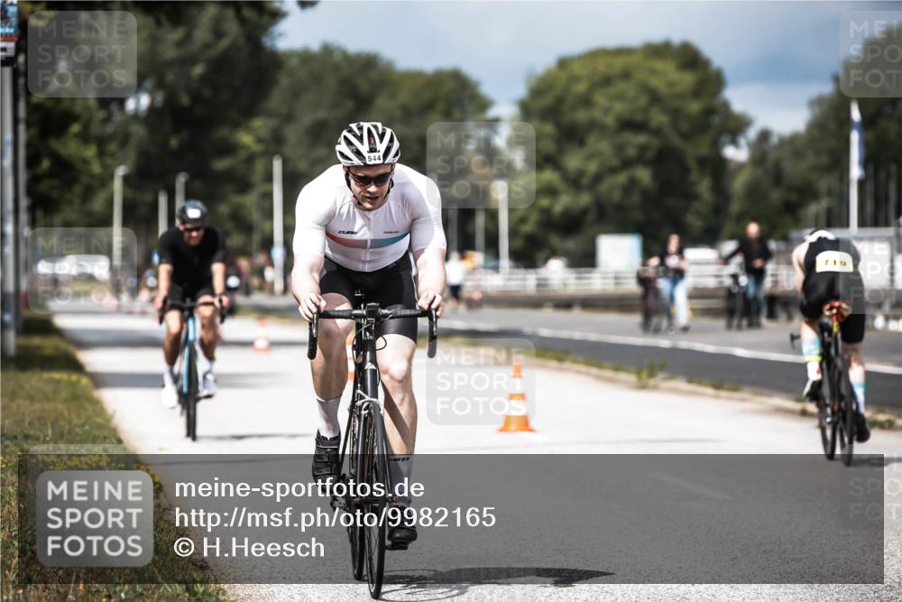 16.08.2026 - KN Förde Triathlon 2026 H.Heesch http://msf.ph/oto/9982165 16.08.2026 12:53:33 Radfahren 544, 575 meine-sportfotos.de