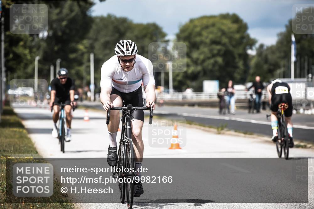 16.08.2026 - KN Förde Triathlon 2026 H.Heesch http://msf.ph/oto/9982166 16.08.2026 12:53:34 Radfahren 544, 575 meine-sportfotos.de