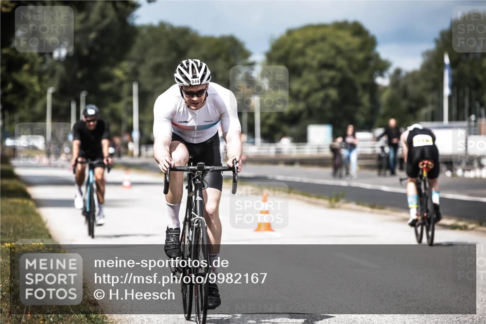 16.08.2026 - KN Förde Triathlon 2026 H.Heesch http://msf.ph/oto/9982167 16.08.2026 12:53:34 Radfahren 544, 575 meine-sportfotos.de