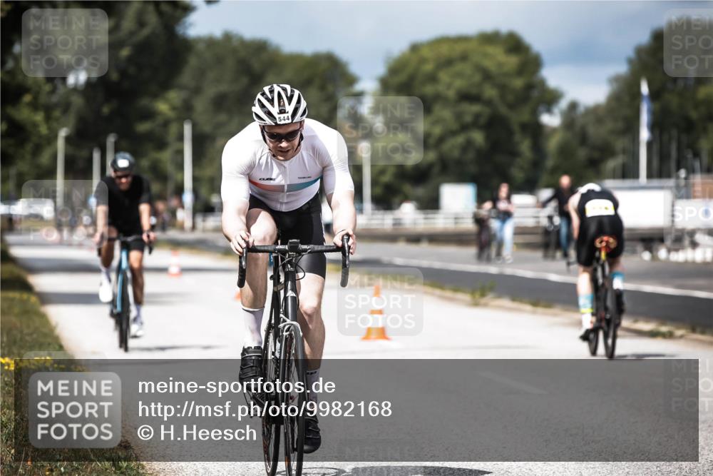 16.08.2026 - KN Förde Triathlon 2026 H.Heesch http://msf.ph/oto/9982168 16.08.2026 12:53:34 Radfahren 544, 575 meine-sportfotos.de