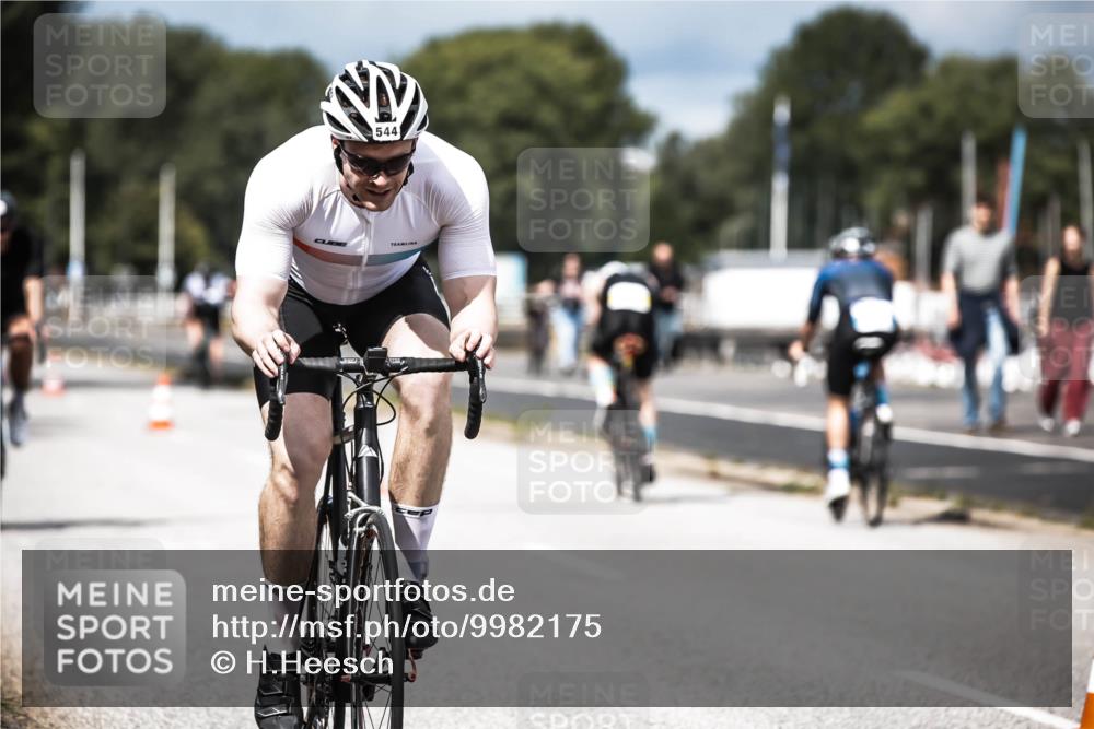 16.08.2026 - KN Förde Triathlon 2026 H.Heesch http://msf.ph/oto/9982175 16.08.2026 12:53:34 Radfahren 544, 575 meine-sportfotos.de