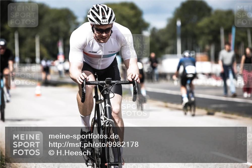 16.08.2026 - KN Förde Triathlon 2026 H.Heesch http://msf.ph/oto/9982178 16.08.2026 12:53:34 Radfahren 544, 575 meine-sportfotos.de