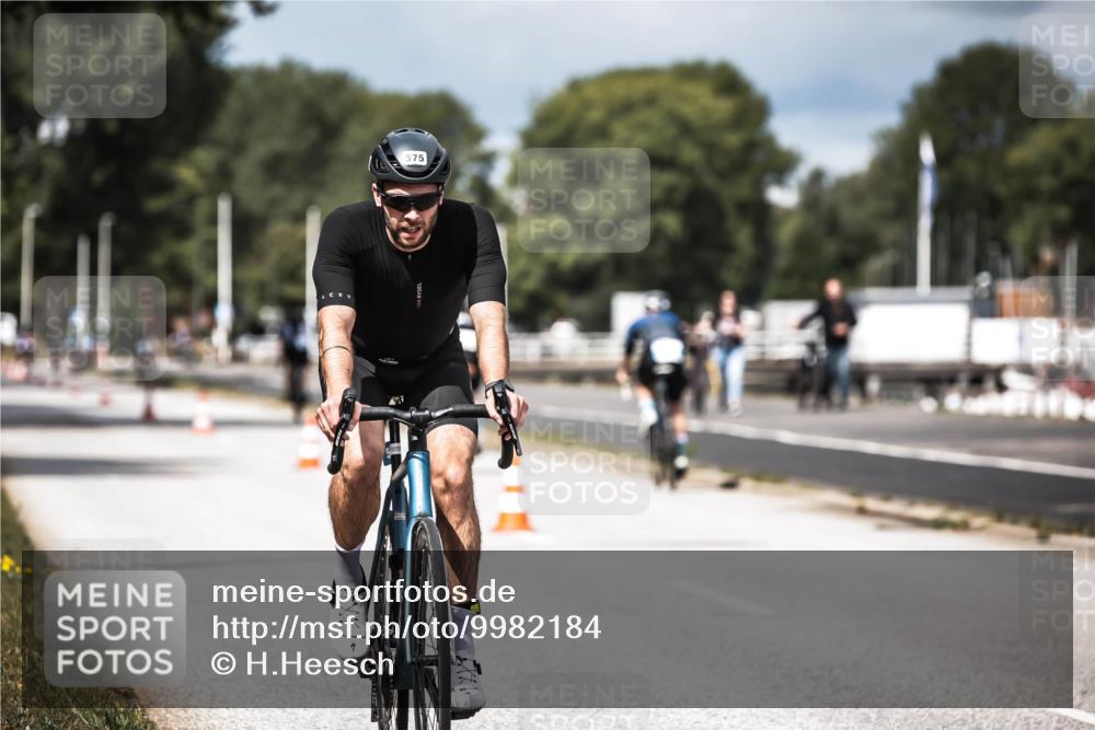 16.08.2026 - KN Förde Triathlon 2026 H.Heesch http://msf.ph/oto/9982184 16.08.2026 12:53:36 Radfahren 544, 575 meine-sportfotos.de
