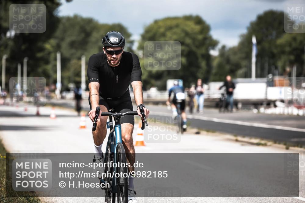 16.08.2026 - KN Förde Triathlon 2026 H.Heesch http://msf.ph/oto/9982185 16.08.2026 12:53:36 Radfahren 544, 575 meine-sportfotos.de