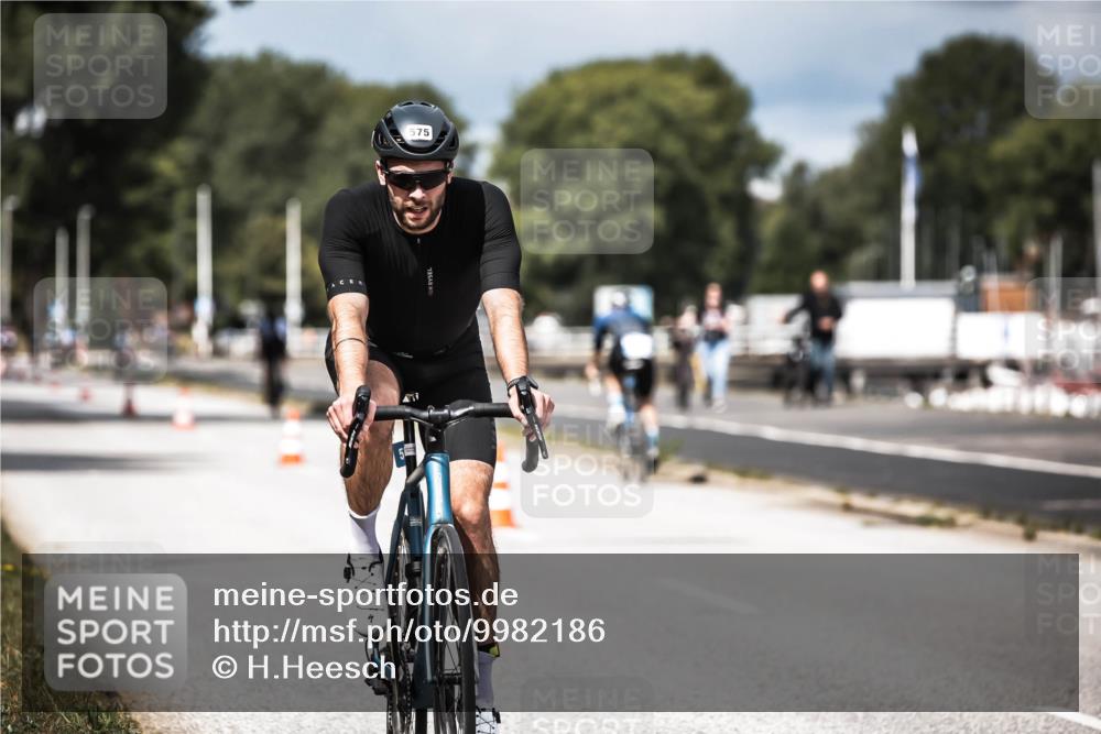 16.08.2026 - KN Förde Triathlon 2026 H.Heesch http://msf.ph/oto/9982186 16.08.2026 12:53:36 Radfahren 544, 575 meine-sportfotos.de