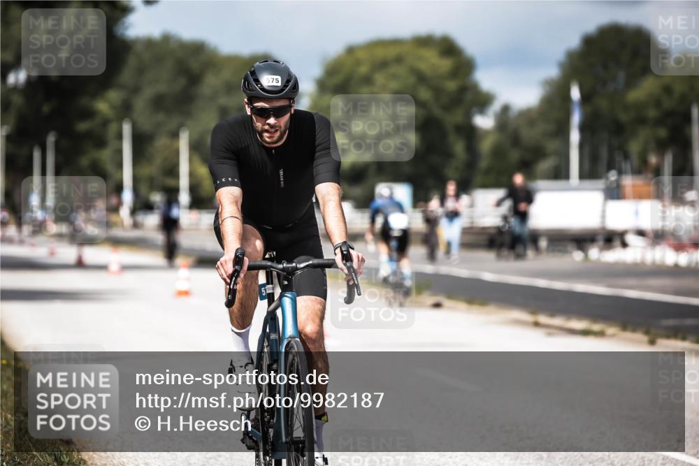 16.08.2026 - KN Förde Triathlon 2026 H.Heesch http://msf.ph/oto/9982187 16.08.2026 12:53:36 Radfahren 544, 575 meine-sportfotos.de