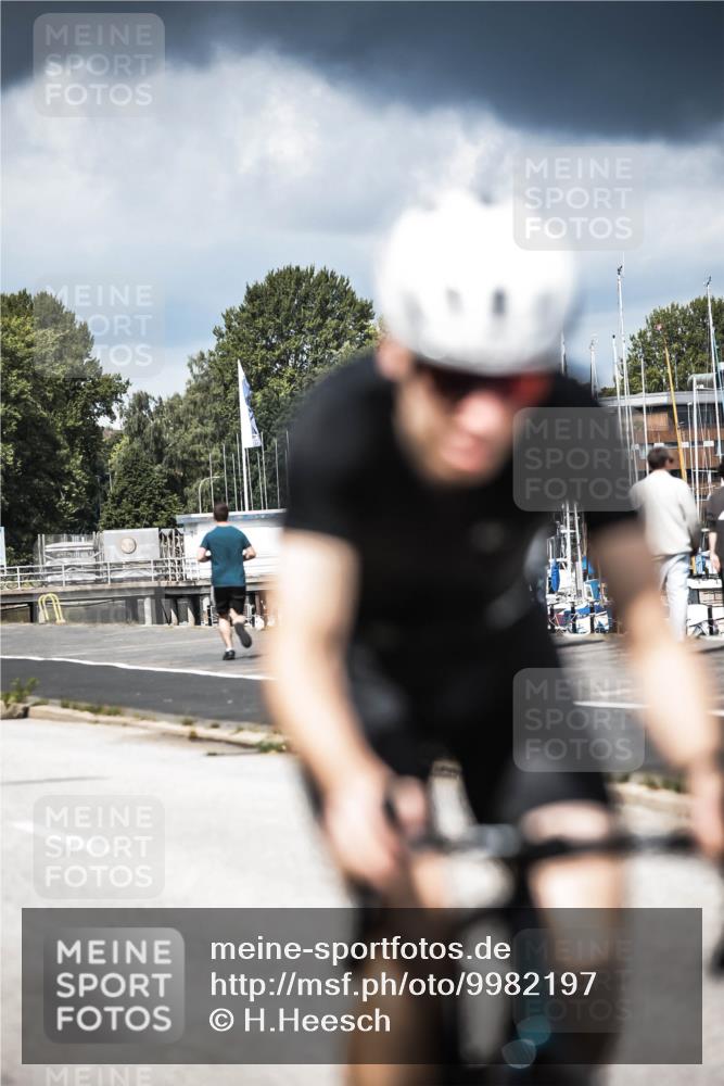16.08.2026 - KN Förde Triathlon 2026 H.Heesch http://msf.ph/oto/9982197 16.08.2026 12:53:59 Radfahren 512, 549, 557, 571 meine-sportfotos.de