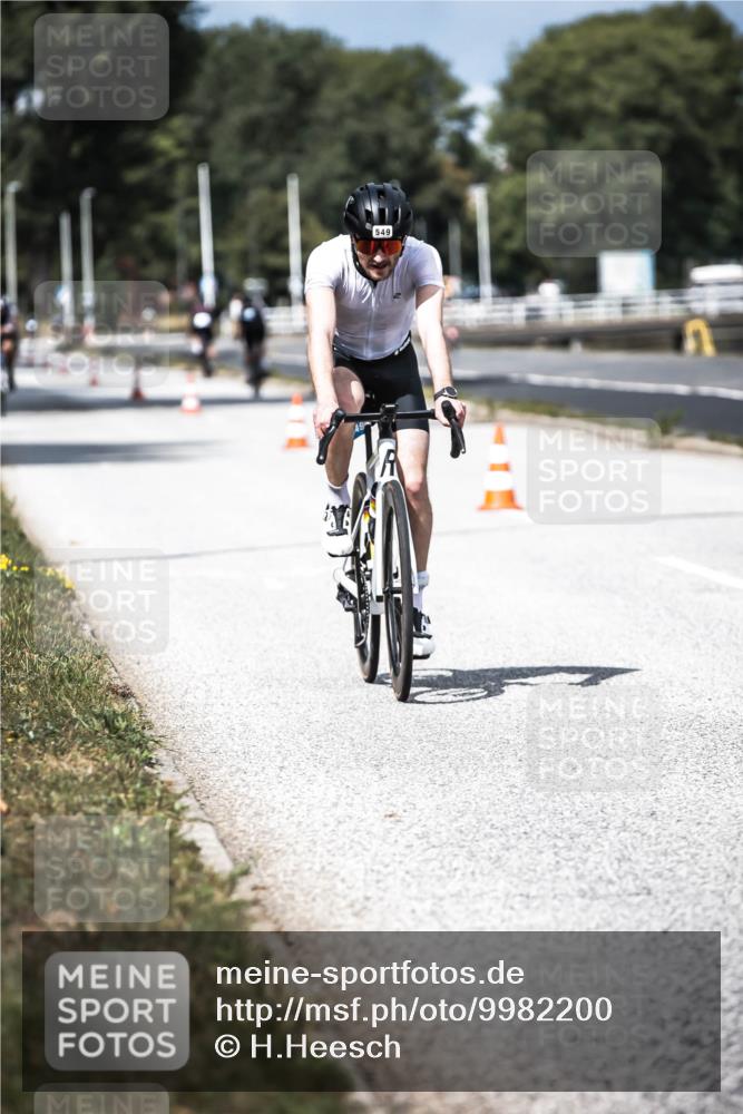 16.08.2026 - KN Förde Triathlon 2026 H.Heesch http://msf.ph/oto/9982200 16.08.2026 12:54:01 Radfahren 512, 549, 557, 571 meine-sportfotos.de