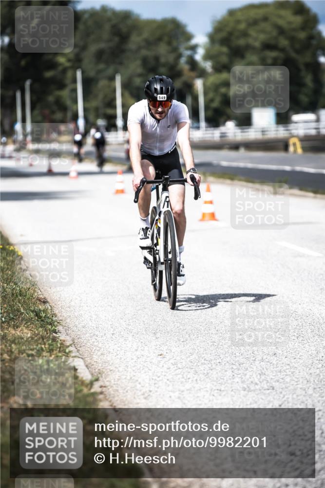 16.08.2026 - KN Förde Triathlon 2026 H.Heesch http://msf.ph/oto/9982201 16.08.2026 12:54:01 Radfahren 512, 549, 557, 571 meine-sportfotos.de