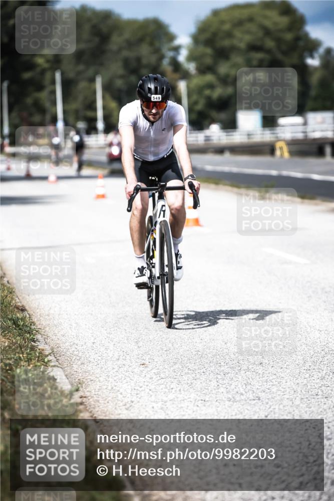 16.08.2026 - KN Förde Triathlon 2026 H.Heesch http://msf.ph/oto/9982203 16.08.2026 12:54:01 Radfahren 512, 549, 557, 571 meine-sportfotos.de