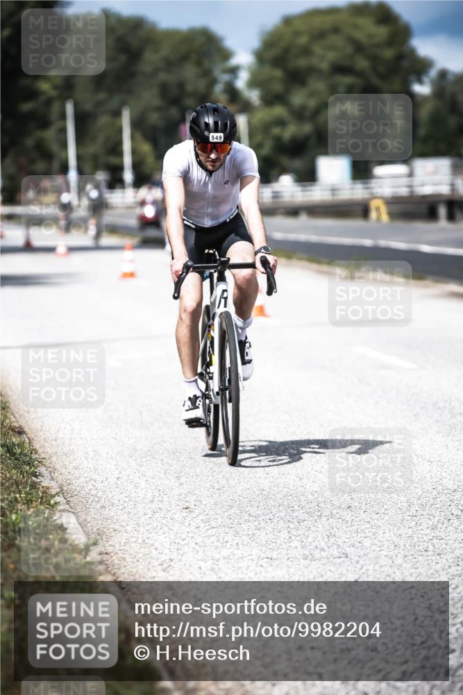 16.08.2026 - KN Förde Triathlon 2026 H.Heesch http://msf.ph/oto/9982204 16.08.2026 12:54:01 Radfahren 512, 549, 557, 571 meine-sportfotos.de