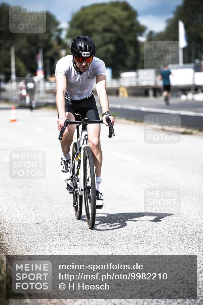 16.08.2026 - KN Förde Triathlon 2026 H.Heesch http://msf.ph/oto/9982210 16.08.2026 12:54:01 Radfahren 512, 549, 557, 571 meine-sportfotos.de